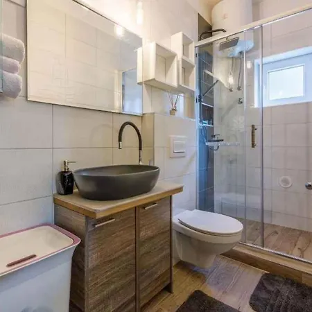 Apartment In 44160 Dramalj