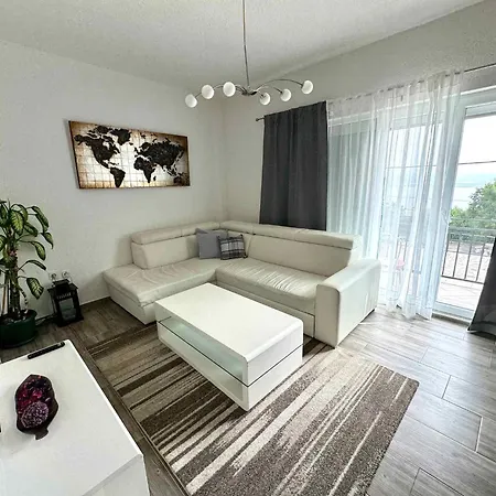 In 44160 Apartment
